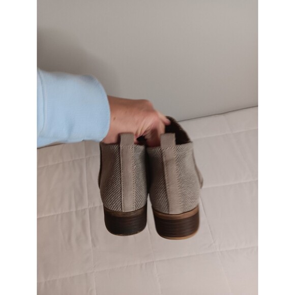 Toms Suede Leather Perforated Leather Ankle Boots Bootie Sz 9.5 Tan Color - Picture 3 of 8